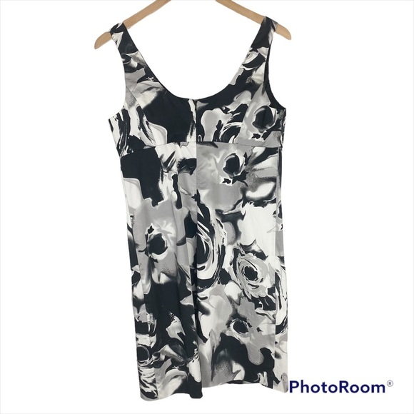 NEW YORK AND COMPANY Black White Gray Floral Print Mini Dress Stretch SIZE 6 - Picture 2 of 12